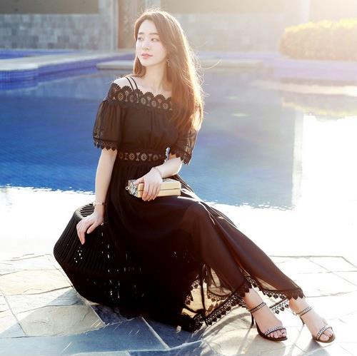 露肩蕾丝连衣裙让夏日美丽妖娆仪态万方（图）