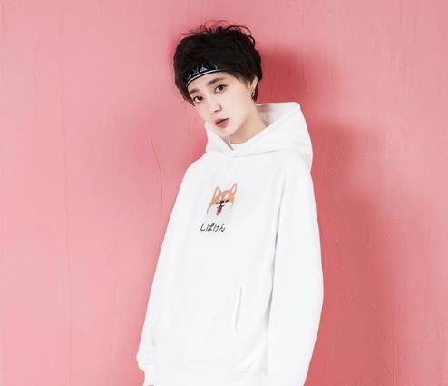 纠结卫衣怎么搭 春款卫衣搭配示范（图）