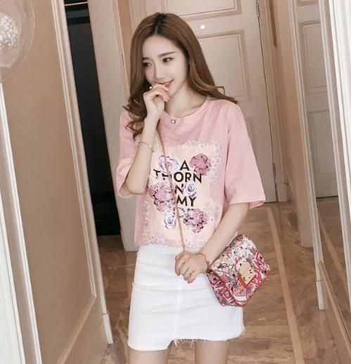 时髦的人只穿一件这样的T恤也能美上天(图) 时髦的人只穿一件这样的T恤也能美上天(图)