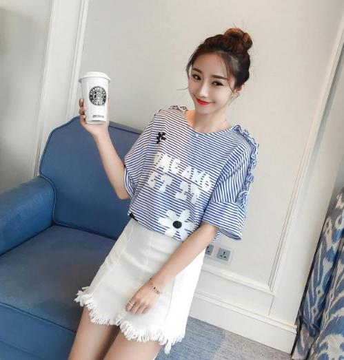 时髦的人只穿一件这样的T恤也能美上天（图）