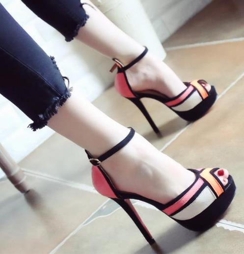 新品高跟凉鞋火到爆:简约百搭高跟鞋推荐(图) 新品高跟凉鞋火到爆:简约百搭高跟鞋推荐(图)