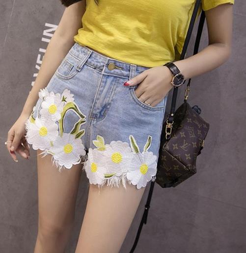 夏季穿这5款气质牛仔热裤尽展女人魅力（图）