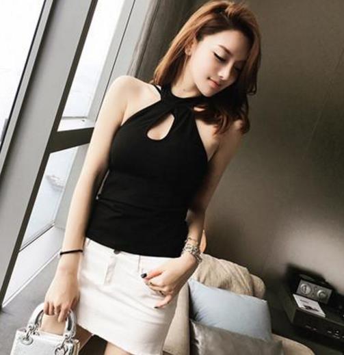 一件性感名媛风范的吊带小背心霸占整个夏日