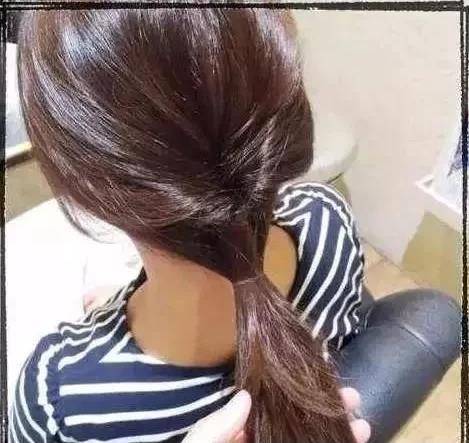 教你快速学会现在流行的百搭造型扭扭发（图）