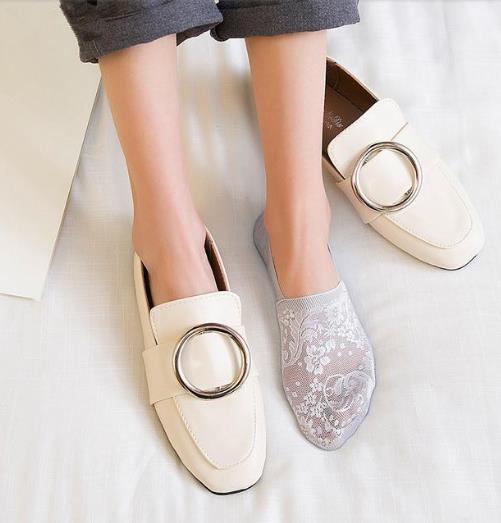 今夏很流行的玻璃丝袜搭配猫跟鞋特显气质 今夏很流行的玻璃丝袜搭配猫跟鞋特显气质