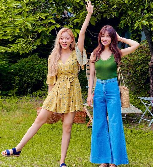 碎花连衣裙是春夏必备款 显瘦连衣裙搭配分享