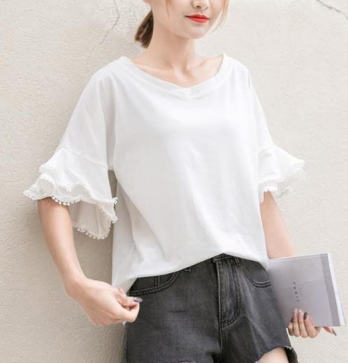 露肩T恤搭配尖头细高跟鞋 别提多吸睛了（图）