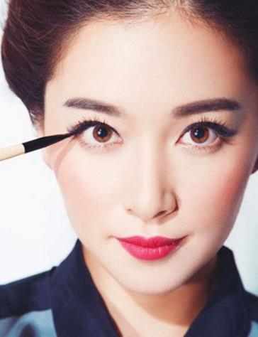 内双画彩妆的6个小技巧 立变魅惑大眼（图）