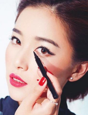 内双画彩妆的6个小技巧 立变魅惑大眼（图）