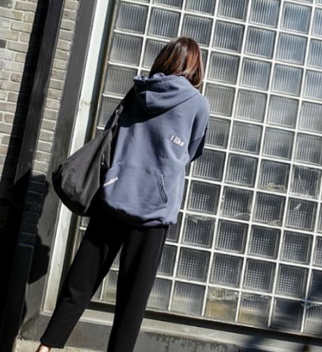 推荐几款自带凹造型属性的时尚卫衣（图）