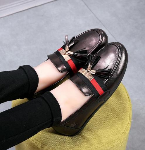 舒适优雅兼备的流苏平底鞋搭配示范（图）