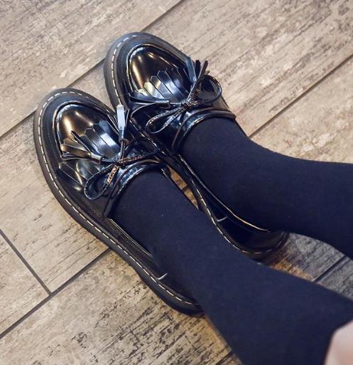 舒适优雅兼备的流苏平底鞋搭配示范（图）