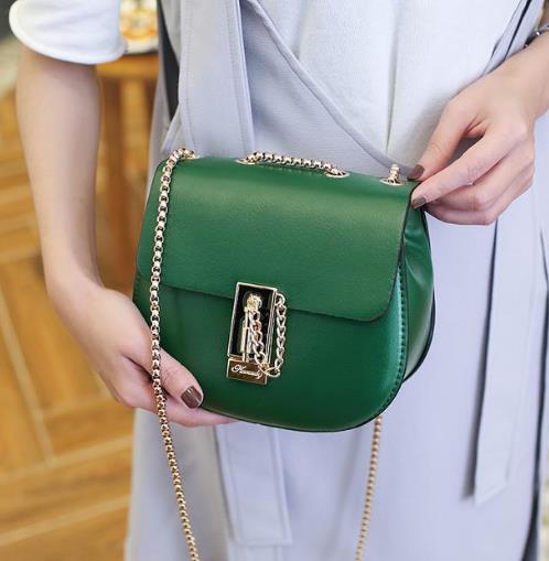 明星都在背的春夏款小方包:有范又大气(图) 明星都在背的春夏款小方包:有范又大气(图)