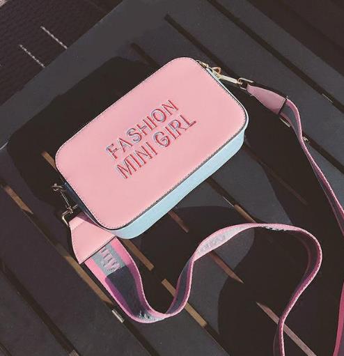 明星都在背的春夏款小方包:有范又大气(图) 明星都在背的春夏款小方包:有范又大气(图)