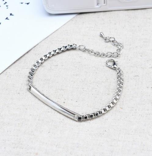 明星同款手链搭配 今年流行显白显气质的手链