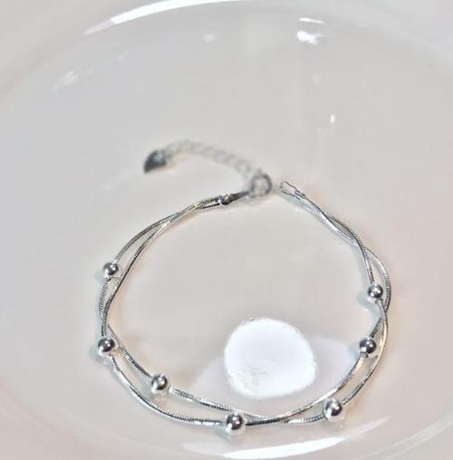 明星同款手链搭配 今年流行显白显气质的手链