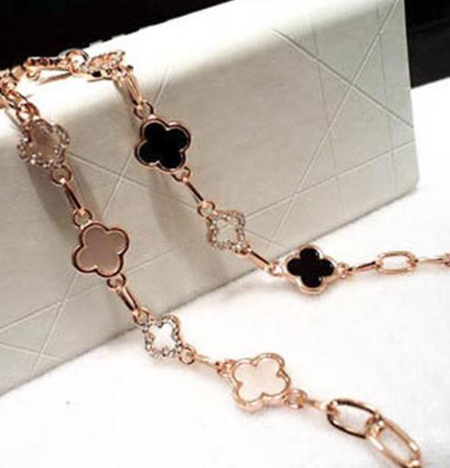 明星同款手链搭配 今年流行显白显气质的手链