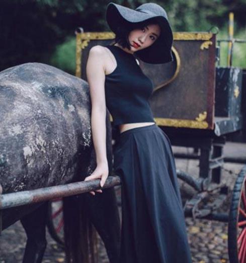 夏天就要大胆秀出香肩 百搭吊带衫穿起来（图）