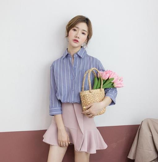 条纹衬衫配裙装或裤装 都能彰显时尚气质(图) 条纹衬衫配裙装或裤装 都能彰显时尚气质(图)