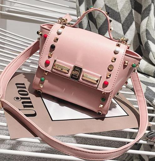 这些精致又好看的链条包搭配裙子更有范（图）