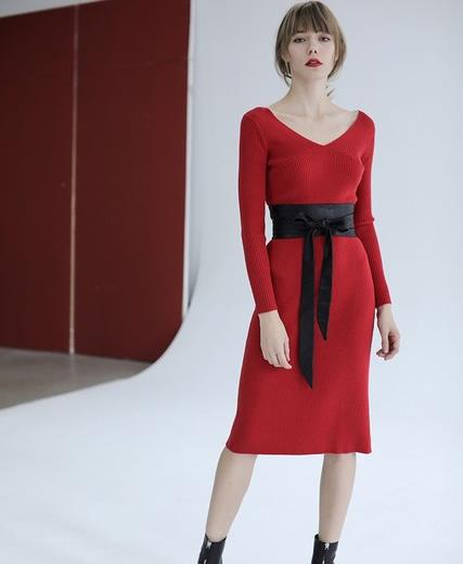 如何将红色连衣裙穿得美丽不俗气（图）