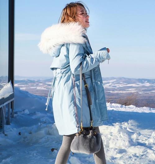 论时尚优雅女人一定不能错过纯色羽绒服(图) 论时尚优雅女人一定不能错过纯色羽绒服(图)