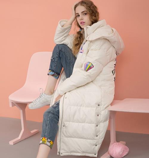 论时尚优雅女人一定不能错过纯色羽绒服(图) 论时尚优雅女人一定不能错过纯色羽绒服(图)