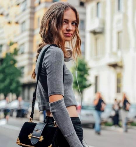 玩转初春穿搭 彰显复古感的灰色西装搭配示范