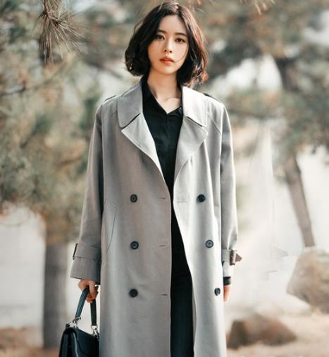 玩转初春穿搭 彰显复古感的灰色西装搭配示范