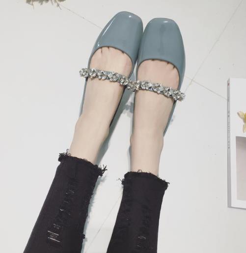 这款优雅迷人的水钻尖头单鞋 现在穿刚刚好（图）