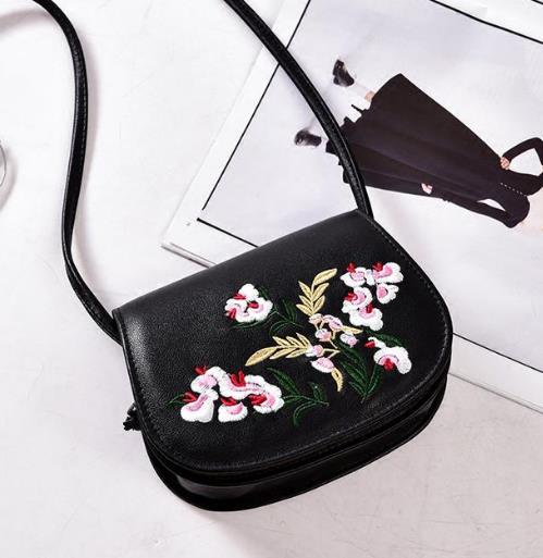 明星大牌都在背的马鞍包 尽显优雅气质（图）