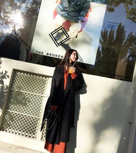 风衣什么颜色好看 六款气质风衣穿搭分享（图）