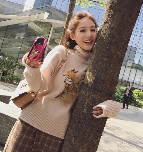 高领复古毛衣搭配阔腿裤 别提多洋气了