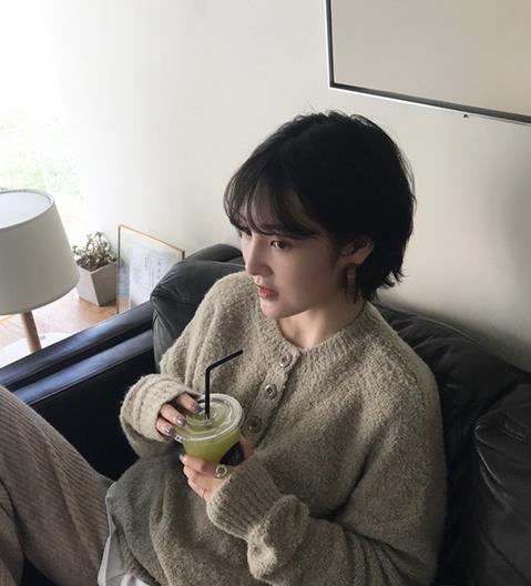 打底衫更有时髦感 时尚打底毛衣穿搭示范（图）