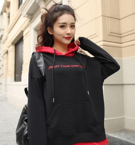 时尚达人显瘦减龄搭配 全靠小卫衣(图) 时尚达人显瘦减龄搭配 全靠小卫衣(图)