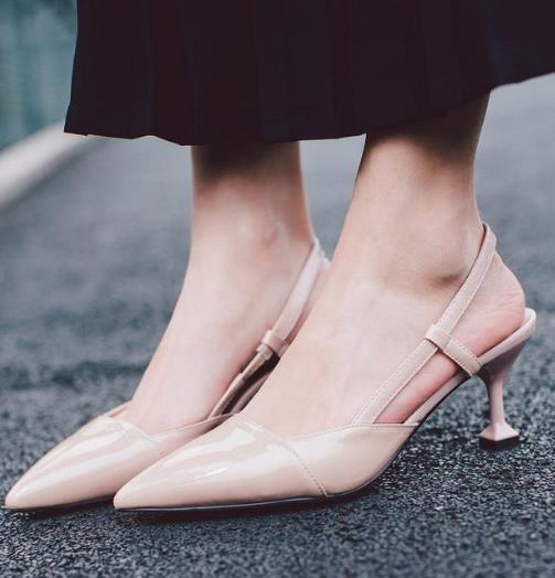 80后的女人穿鞋就穿舒适又时尚的猫跟鞋(图) 80后的女人穿鞋就穿舒适又时尚的猫跟鞋(图)