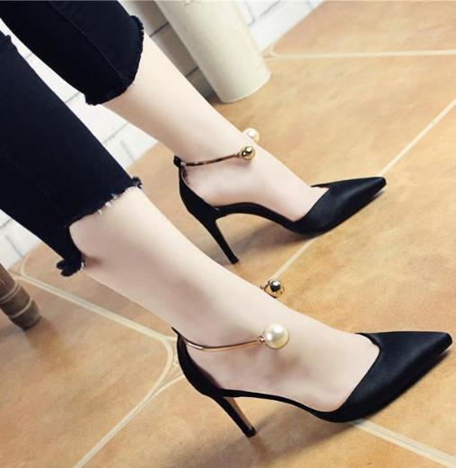 80后的女人穿鞋就穿舒适又时尚的猫跟鞋（图）