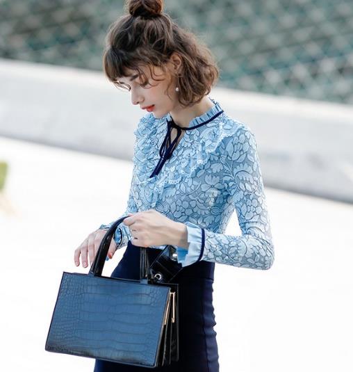 追求轻熟风的女人不妨入一件蕾丝打底衫(图) 追求轻熟风的女人不妨入一件蕾丝打底衫(图)