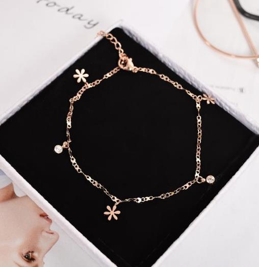 脚链搭配让你的纤纤玉足美的更动人(图) 脚链搭配让你的纤纤玉足美的更动人(图)