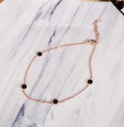 脚链搭配让你的纤纤玉足美的更动人（图）