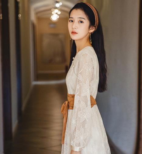 格子毛呢半身裙搭配衬衫:时尚文艺范儿 格子毛呢半身裙搭配衬衫:时尚文艺范儿