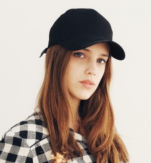 2018早春最新款帽子 是时候让帽子登场了（图）