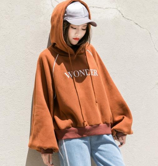 卫衣搭配什么裤子 5款显瘦减龄卫衣搭配示范（图）