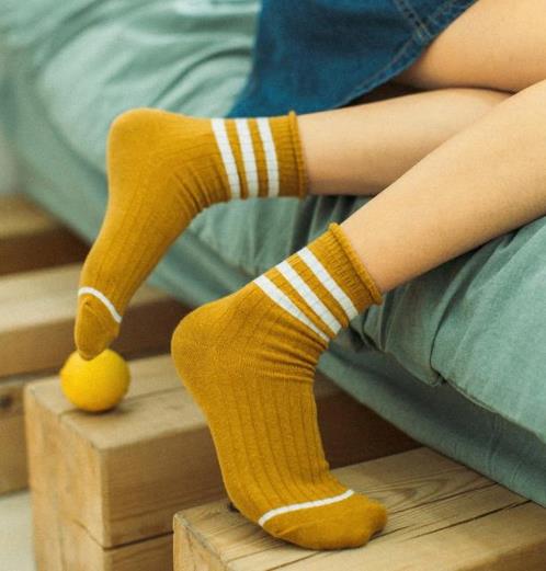 时尚又性感就穿新款镂空渔网堆堆袜（图）