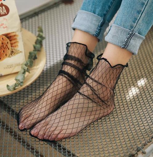 时尚又性感就穿新款镂空渔网堆堆袜（图）