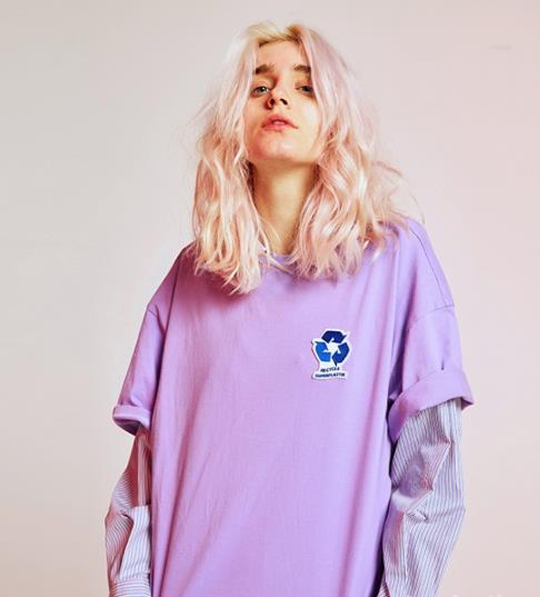 时尚达人都喜欢既时尚又复古的T恤搭配（图）