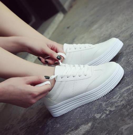 别再穿高跟鞋了 这几款运动鞋显高又时髦(图) 别再穿高跟鞋了 这几款运动鞋显高又时髦(图)