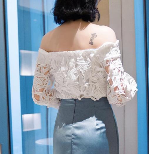 早春时髦优雅穿搭:露肩上衣搭配半身裙(图) 早春时髦优雅穿搭:露肩上衣搭配半身裙(图)