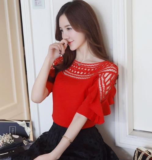 早春时髦优雅穿搭：露肩上衣搭配半身裙（图）