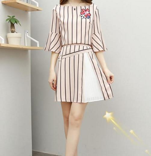 春季新款长袖蕾丝连衣裙怎么搭配鞋子（图）